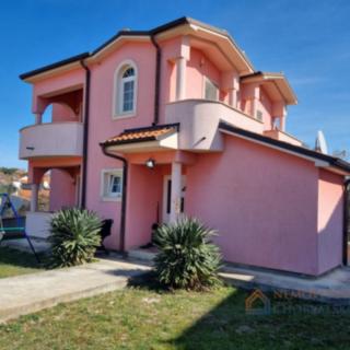 Prodej rodinného domu, 190m²