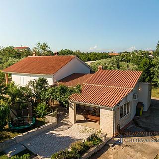 Prodej rodinného domu, 237m²