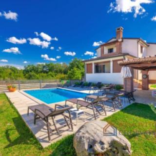 Prodej rodinného domu, 285m²