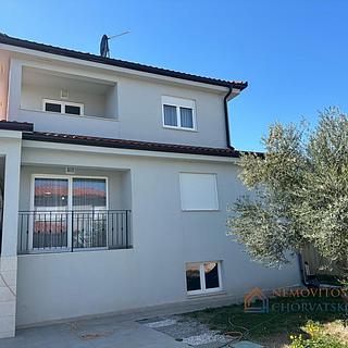 Prodej rodinného domu, 182m²