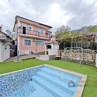 Prodej rodinného domu, 200m²