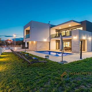 Prodej rodinného domu, 380m²