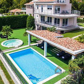 Prodej rodinného domu, 210m²