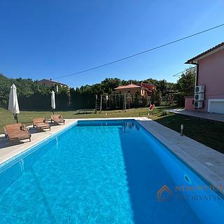 Prodej rodinného domu, 320m²