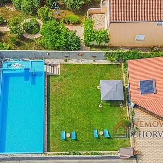 Prodej rodinného domu, 468m²