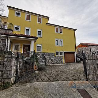 Prodej rodinného domu, 370m²