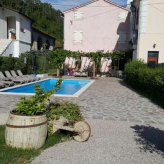 Prodej rodinného domu, 220m²