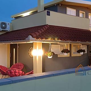 Prodej rodinného domu, 200m²