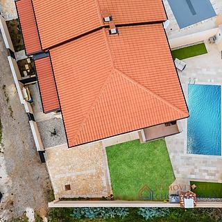 Prodej rodinného domu, 180m²