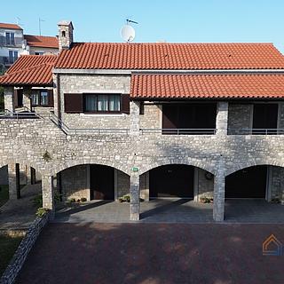 Prodej rodinného domu, 200m²