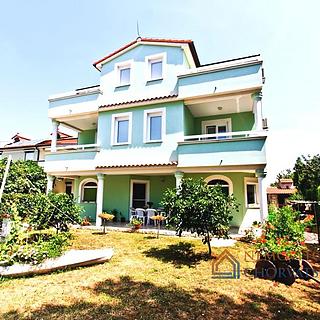 Prodej rodinného domu, 523m²