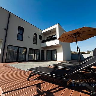 Prodej rodinného domu, 198m²