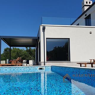 Pronájem rodinného domu, 239m²