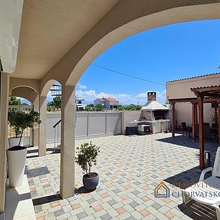 Prodej rodinného domu, 220m²