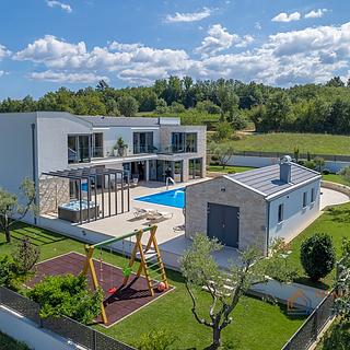 Prodej rodinného domu, 447m²