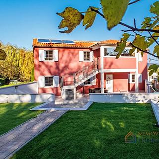 Prodej rodinného domu, 160m²