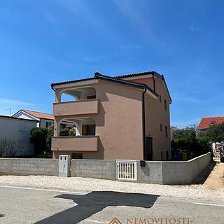 Prodej rodinného domu, 125m²