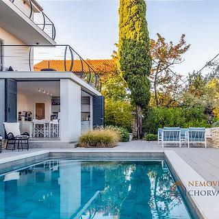 Prodej rodinného domu, 300m²