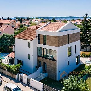 Prodej rodinného domu, 570m²