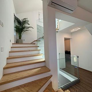 Prodej rodinného domu, 266m²