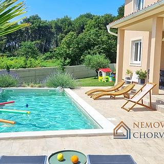 Prodej rodinného domu, 182m²