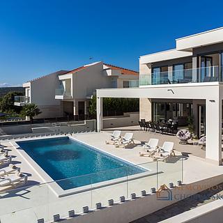 Prodej rodinného domu, 310m²