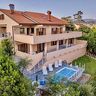 Prodej rodinného domu, 700m²