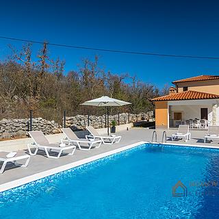 Prodej rodinného domu, 208m²