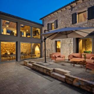 Prodej rodinného domu, 350m²