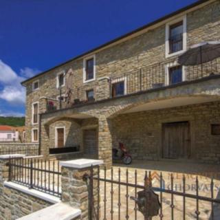 Prodej rodinného domu, 286m²