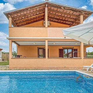 Prodej rodinného domu, 220m²