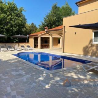 Prodej rodinného domu, 151m²