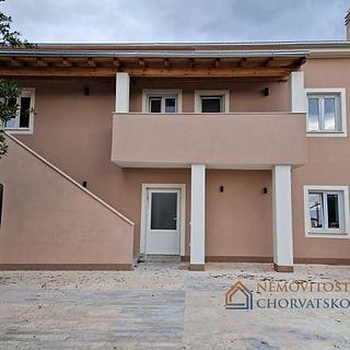 Prodej rodinného domu, 200m²