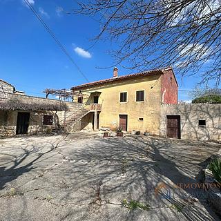 Prodej rodinného domu, 389m²