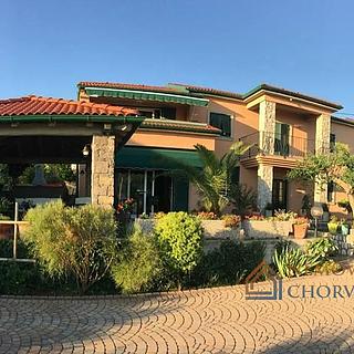 Prodej rodinného domu, 235m²