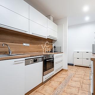 Pronájem bytu 2+kk 50 m² Praha Libeň, V zahradách
