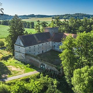 Prodej historického objektu 1800 m&sup2; Buzice