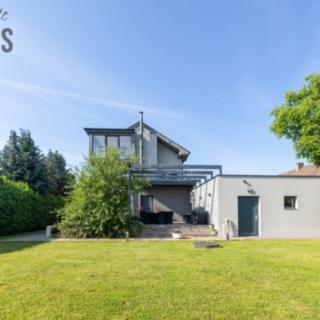 Pronájem rodinného domu 300 m&sup2; Praha