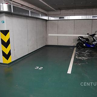 Pronájem parkovacího místa 15 m² Praha Smíchov, Radlická