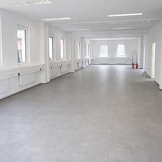 Pronájem obchodu 428 m&sup2; Nupaky