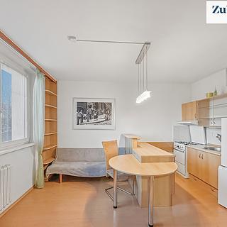 Pronájem bytu 2+kk 34 m² Zlín, 2. května