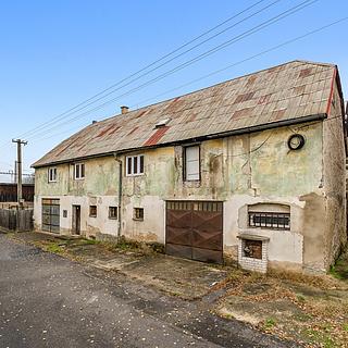 Prodej činžovního domu 373 m² Povrly