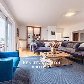 Pronájem rodinného domu 271 m&sup2; Popovičky