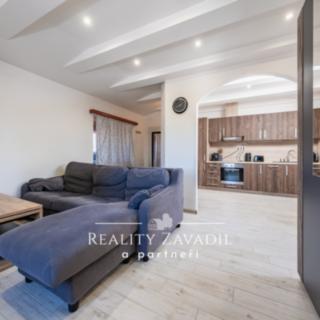 Prodej hotelu a penzionu 350 m² Hovorčovice, Hlavní