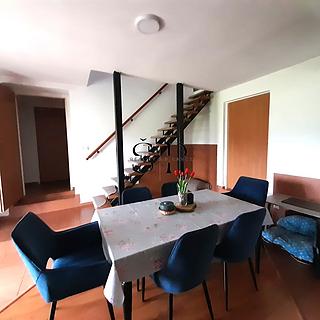 Pronájem rodinného domu 223 m² Jesenice