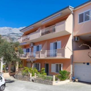 Prodej rodinného domu, 377m²