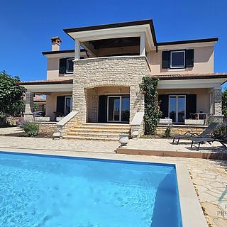 Prodej rodinného domu, 208m²