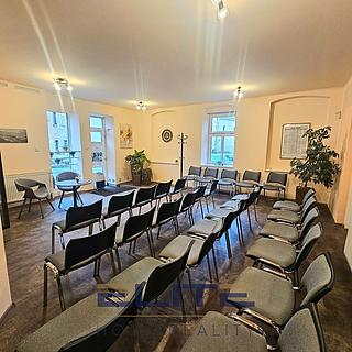 Pronájem obchodu, 921m²