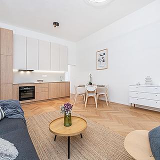 Prodej bytu 3+kk 85 m² Praha Smíchov, Hořejší nábřeží