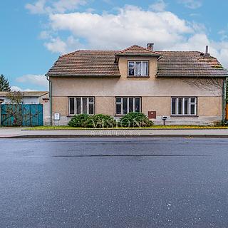 Prodej rodinného domu, 216m²